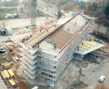 Bild Rohbau des neuen Verwaltungsgebäudes aus der Luft